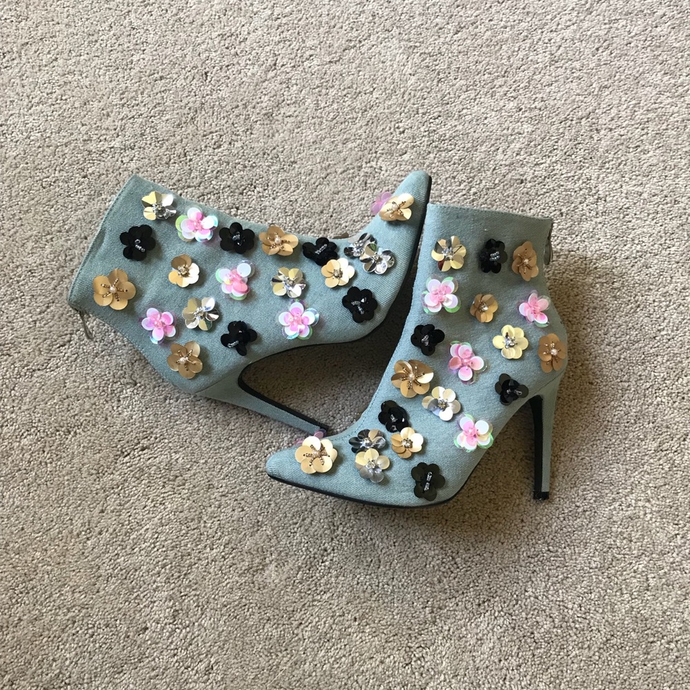 CAPE ROBBIN Denim 3D Floral Appliqué Bootie 6.5
